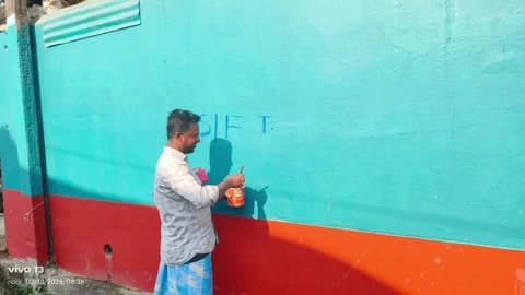 ইলামবাজার: মঙ্গলডিহি অঞ্চলের ছাতারবাঁধি গ্রামে ২৫ নম্বর বুথে তৃণমূল কংগ্রেসের পক্ষ থেকে দেওয়াল দখলে কাজ করা হল