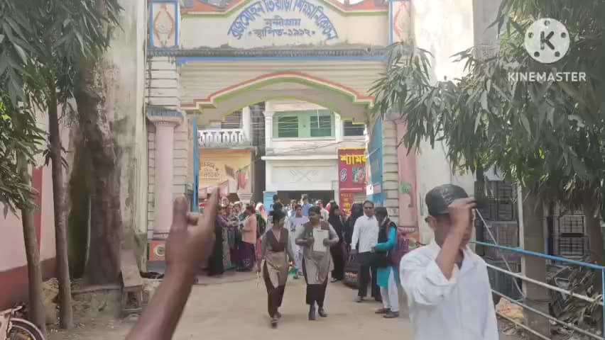 নন্দীগ্রাম ১: কড়া নিরাপত্তা ব্যবস্থার মধ্য দিয়ে নন্দীগ্রামে শুরু হল দ্বিতীয় দিনের উচ্চমাধ্যমিক পরীক্ষা