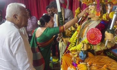 ಹಳಿಯಾಳ: ಮುರ್ಕವಾಡದ ಶ್ರೀ ಲಕ್ಷ್ಮಿ ದೇವಿಯ ಜಾತ್ರಾ ಮಹೋತ್ಸವದಲ್ಲಿ ಭಾಗಿಯಾದ ಶಾಸಕ ಆರ್.ವಿ.ದೇಶಪಾಂಡೆ ದಂಪತಿ