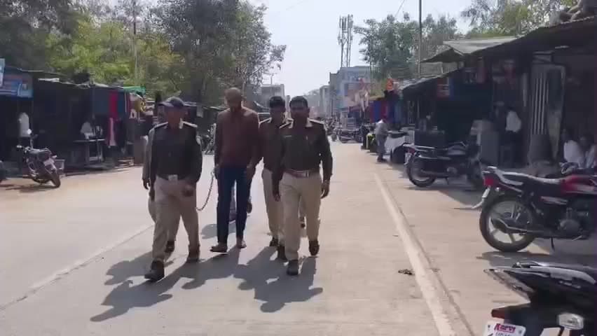 सुवासरा: 12वीं की छात्रा से दुष्कर्म करने वाला आरोपी वाहन खराब होने पर बस से न्यायालय में पेश