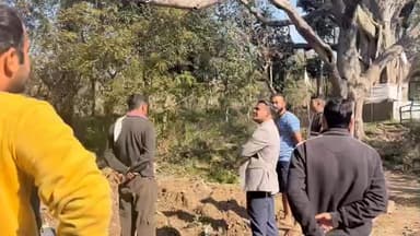 ढटवाल: सोहारी गांव के वाशिंदों के आह्वान पर प्रदेश नशा निवारण बोर्ड के निदेशक रुबल ठाकुर ने जेसीबी से बनाई सड़क