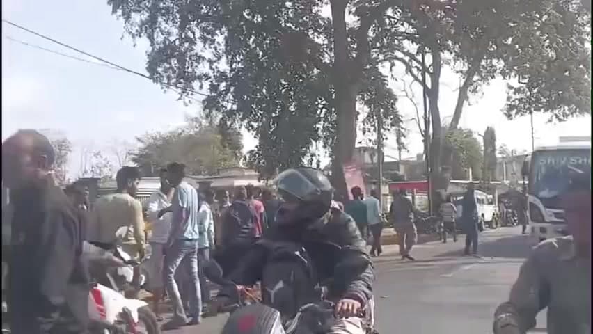 दारू: दारू सरस्वती हाई स्कूल के पास दो बाइकों की टक्कर, एक युवक की मौत और एक घायल