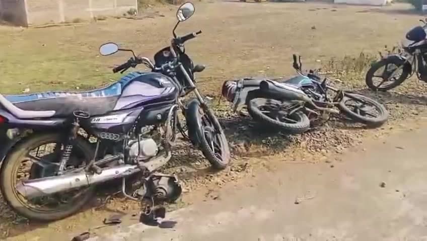 अंजड़: मंडवाड़ा में दो बाइकों की टक्कर में 3 लोग घायल, जिला अस्पताल रेफर