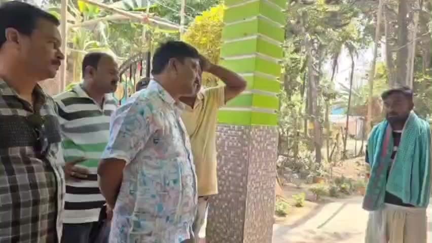 ରେମୁଣା: କାକବରେଇ ଗ୍ରାମର କାସିମପୁର ହାଇସ୍କୁଲରେ ପିଅନ ଭାବେ କାର୍ଯ୍ୟକରୁଥିବା ଅକାଳ ବିୟୋଗ, ଶୋକସନ୍ତପ୍ତ ପରିବାରଙ୍କୁ ଭେଟିଲେ ବିଧାୟକ