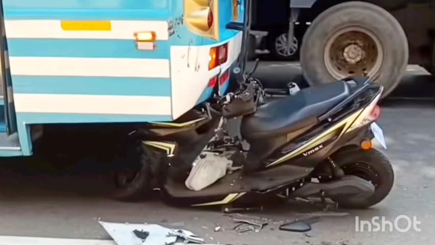 മീനച്ചിൽ: പാലാ ഈരാറ്റുപേട്ട  റൂട്ടിൽ മൂന്നാനിയിൽ സ്കൂട്ടർ ബസിനു പിന്നിൽ ഇടിച്ചുകയറി യിവാവിന് ഗുരുതര പരിക്ക്