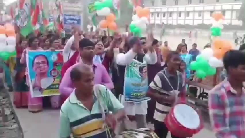 শহিদ মাতঙ্গিনী: শহীদ মাতঙ্গিনী ব্লক রঘুনাথপুর ১ অঞ্চল মহিলা TMCউদ্যোগে লক্ষীর ভাণ্ডারের টাকা বৃদ্ধিতে সরকারকে শুভেচ্ছা জানিয়ে মিছিল