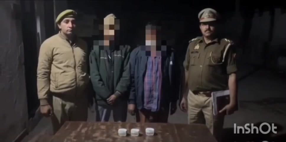 नगीना: नगीना में नगर पालिका के गेट के पास महिला को नशीला पदार्थ सुंघाकर सोने के कुंडल चुराने वाले पिता-पुत्र गिरफ्तार