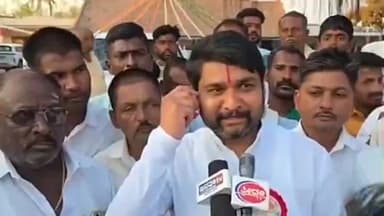 ರಾಯಬಾಗ: ಪಾಲಭಾವಿ ಗ್ರಾಮದಲ್ಲಿ ಅಣ್ಣಾ ಸಾಹೇಬ್ ಜೊಲ್ಲೆ ವಿರುದ್ಧ ಮತ್ತೆ  ಗುಡುಗಿದ ರೈತ ಮುಖಂಡ ಶಶಿಕಾಂತ ಗುರೂಜಿ