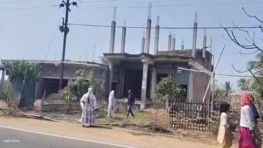 সন্দেশখালি ১: মঠবাড়ি এলাকায় আদালতের নির্দেশে দুই বছর পর নিজের সম্পত্তি ফিরে পেল এক ব্যক্তি