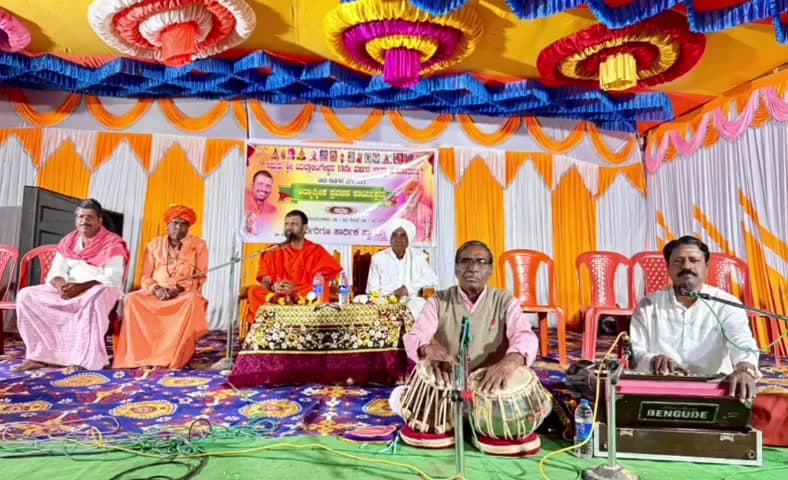 ಹುಣಸಗಿ: ಮಠ ಮಂದಿರಗಳು ನೆಮ್ಮದಿ ನೀಡುವ ತಾಣಗಳು 
- ಸದಬ ಗ್ರಾಮದಲ್ಲಿ ಪ್ರವಚನ ಕಾರ್ಯಕ್ರಮಕ್ಕೆ ಚಾಲನೆ