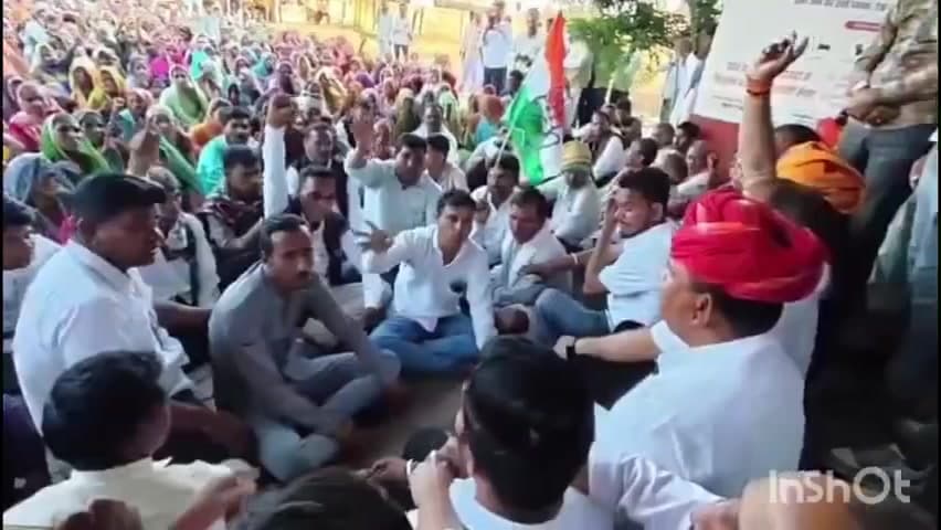 पीपलखूंट: सुहागपुरा में मनरेगा बचाओ और किसानों की मांगों को लेकर कांग्रेस ने निकाली जन आक्रोश रैली