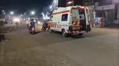 बदरवास: खून की उल्टियां कर रहे बिजरावन के मरीज से एम्बुलेंस में लगवाया धक्का, वीडियो वायरल होने से मचा हड़कंप