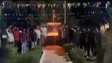 भीमपुर: जनपद पंचायत परिसर में पुलवामा हमले के शहीद जवानों को नगर के गणमान्य नागरिकों और युवाओं ने दी श्रद्धांजलि