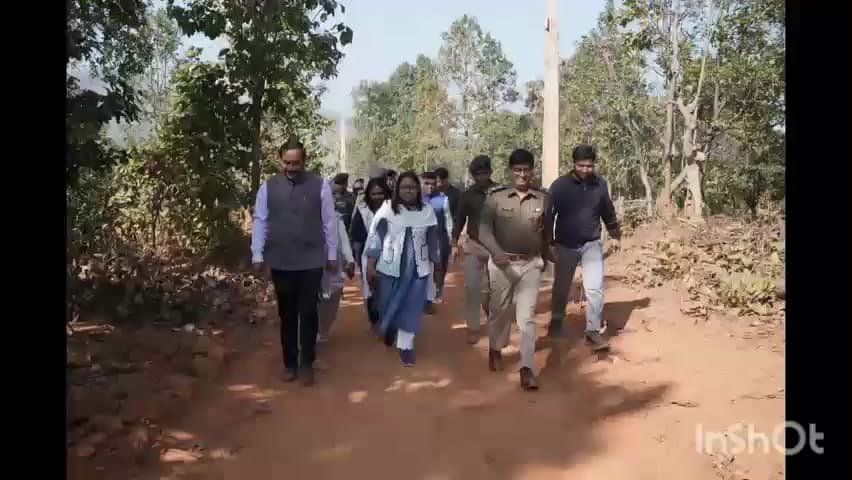 पोड़ैयाहाट: गोड्डा: DC, SP समेत कई अधिकारियों ने सुंदरपहाड़ी के बड़ा सिंदरी पंचायत के 3 गांवों में योजनाओं का निरीक्षण किया