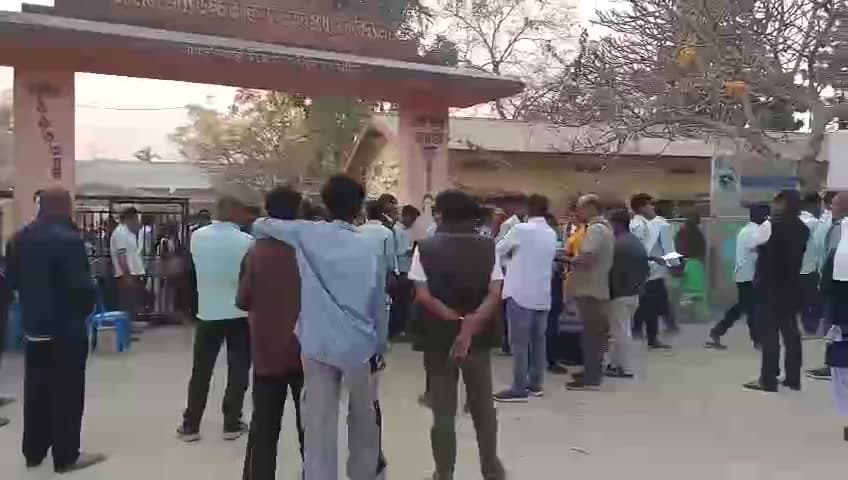 তেজপুৰ: বৰছলা সম জিলা আয়ুক্ত কাৰ্যালয়ৰ এলেকাৰ প্ৰতিটো পৰীক্ষা কেন্দ্ৰত সুকলমে অনুষ্ঠিত হল উচ্চতৰ মাধ্যমিকৰ দ্বিতীয় দিনাৰ পৰিক্ষা