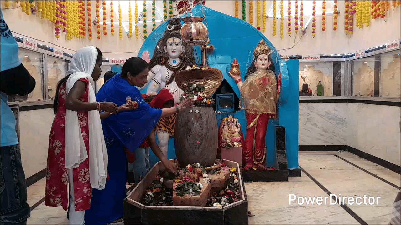 उमरेठ: पहलीं पायरी शिवालय में उमड़ा भक्तों का जनसैलाब, 19वें वर्ष भी शिव सेवक समिति कर रही भंडारा