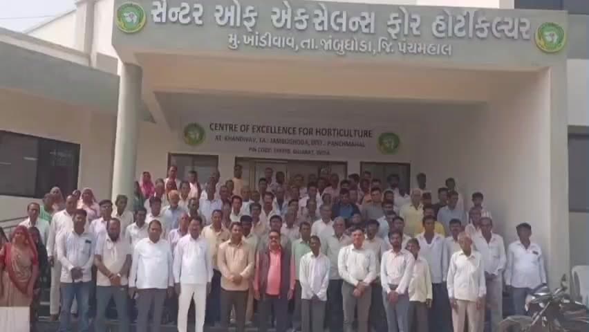 જાંબુઘોડા: જાંબુઘોડાના ખાંડીવાવ સેન્ટર ઓફ એક્સેલેન્સ ખાતે પ્રાકૃતિક કૃષિ વિષય અંતર્ગત બે દિવસીય તાલીમ યોજાઈ હતી