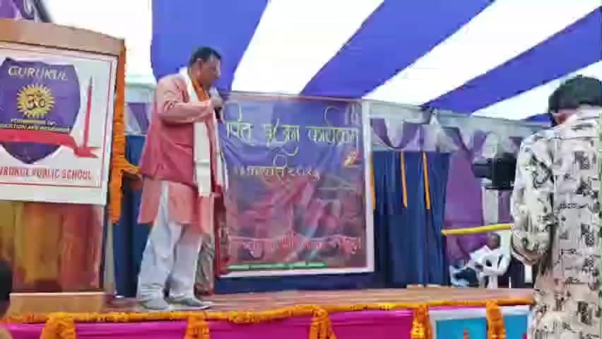 सुगौली: सुगौली के दृष्टि गुरुकुल पब्लिक स्कूल में मातृ-पितृ कार्यक्रम का आयोजन, छात्रों ने माता-पिता की पूजा की