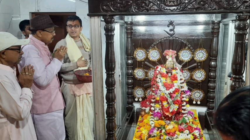 আমতা ১: মহাশিবরাত্রি উপলক্ষে বালি কল্যাণেশ্বর মন্দিরে প্রার্থনা, ‘যুবসাথী’ শিবিরে যুবদের উৎসাহ দিলেন বিধায়ক অরূপ রায়