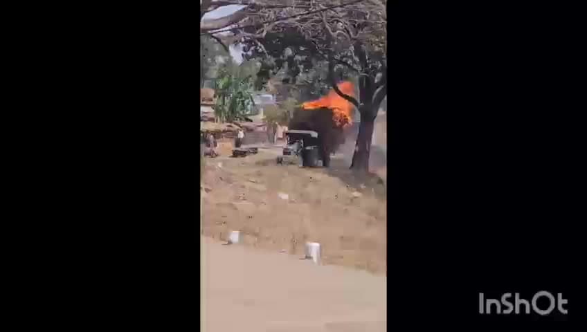 भैंसदेही: झल्लार के पास ट्रैक्टर की ट्रॉली में लगी आग, दौड़ती रही, सूझबूझ से टला बड़ा हादसा