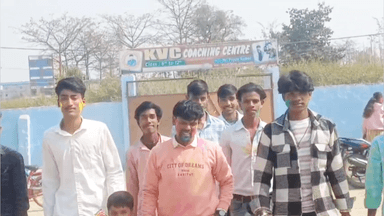 पकड़ी दयाल: पकड़ी दयाल के दो शिक्षण संस्थानों में दीक्षांत समारोह आयोजित, मैट्रिक परीक्षार्थियों को दी गई विदाई
