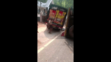 തൊടുപുഴ: മുട്ടം ഈരാറ്റുപേട്ട റോഡിൽ നിയന്ത്രണം നഷ്ടപ്പെട്ട ലോറി മറിഞ്ഞ് അപകടം