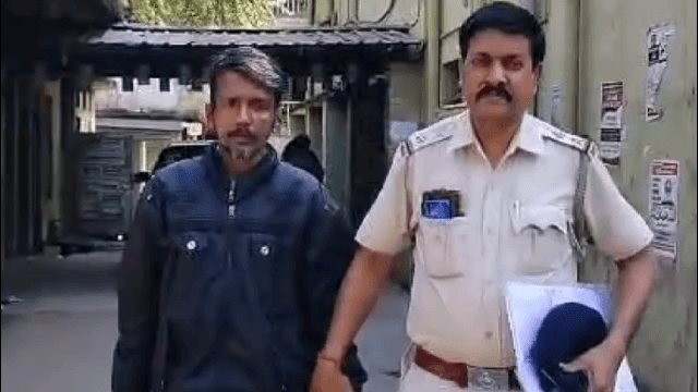 রানাঘাট ২: রানাঘাট থানা এলাকায় একাধিক বাড়িতে চুরির অভিযোগ, রানাঘাট পুলিশের হাতে গ্রেফতার কুখ্যাত দুষ্কৃতী