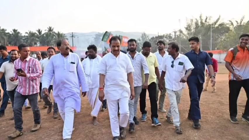 ଖଲ୍ଲିକୋଟ୍: ଅଟଳ ଯୁବ ବାହିନୀ ପକ୍ଷରୁ ଖଲ୍ଲିକୋଟ ଠାରେ କ୍ରିକେଟ ଟୁର୍ଣ୍ଣାମେଣ୍ଟର ଶୁଭ ଉଦଘାଟନ କଲେ ମନ୍ତ୍ରୀ ବିଭୁତି ଭୂଷଣ ଜେନା