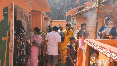 हिरणपुर: महाशिवरात्रि पर प्रखंड के शिवालयों में श्रद्धालुओं का तांता लगा रहा, व्रत रखकर किया जलाभिषेक