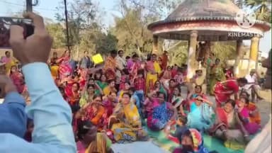 রঘুনাথপুর ১: রঘুনাথপুরের ঝাড়ুখামার এলাকায় দূষণ কারী কারখানা গড়ার বিরুদ্ধে প্রতিবাদ জানিয়ে গ্রামবাসীদের সাংবাদিক সম্মেলন