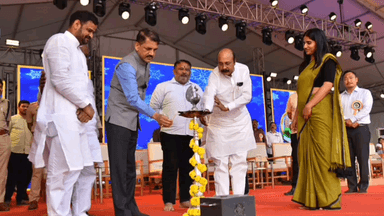 अकोट: अकोटमध्ये निसर्ग महोत्सवाचा दिमाखदार शुभारंभ; 'चला हवा येऊ द्या'ने वाढवली रंगत