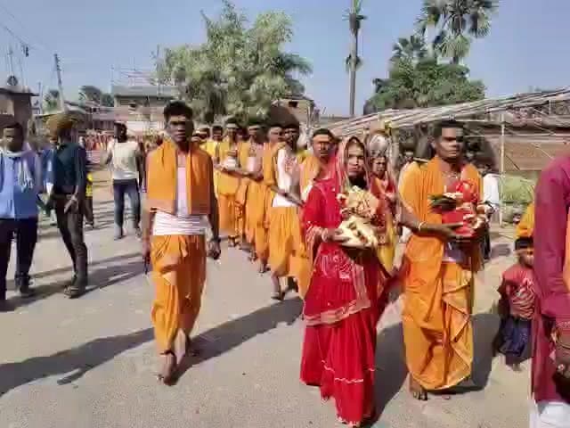 नीम चक बथानी: खेसारी गांव में कलश यात्रा के साथ अखंड कीर्तन का शुभारंभ किया गया