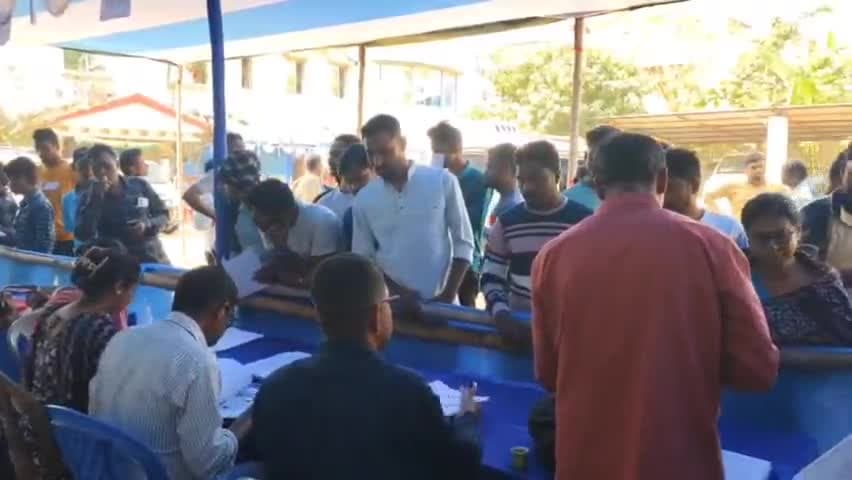 সন্দেশখালি ১: ন্যাজাট এর ল্যাম্পসে যুব সাথী ফর্ম ফিলাপের জন্য উপচে পড়ল আবেদনকারীদের ভিড়