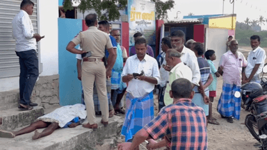 புதியம்புத்தூரில் சாலையோர பள்ளத்தில் இறந்த நிலையில் ஆண் சடலம் மீட்பு - புதியம்புத்தூர் போலீசார் விசாரணை