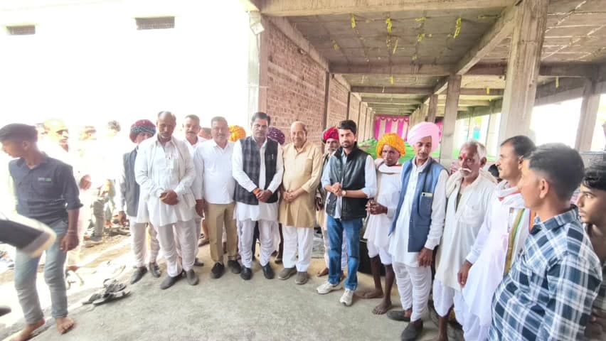 जीरापुर: जीरापुर में विवाह समारोह में शामिल होने पहुंचे पूर्व विधायक डॉ. राम प्रसाद दांगी