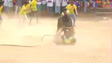 காளையார்கோவில்: பொங்கல் விழாவை முன்னிட்டு உழவூரணியில் வடமாடு மஞ்சுவிரட்டு – 13 காளைகள், 117 வீரர்கள் பங்கேற்பு