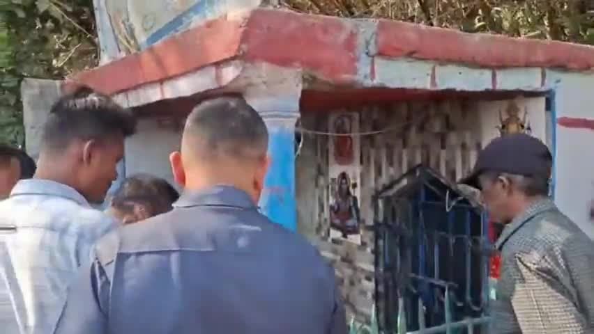 কল্যাণী: গৌরাঙ্গপুরে রাতের অন্ধকারে শনি মন্দিরে  আগুন ধরিয়ে দেওয়ার ঘটনাকে কেন্দ্র করে এলাকায় চাঞ্চল্য
