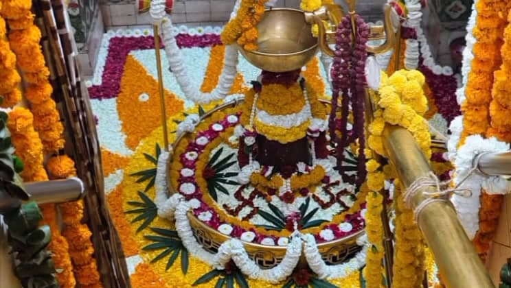 खिरकिया: खिरकिया के गुप्तेश्वर मंदिर में महाशिवरात्रि पर 70 हजार श्रद्धालु पहुंचे, विशेष दर्शन व्यवस्था की गई