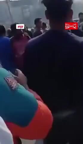 प्रेमी के साथ वेलेंटाइन मनाने जा रही थी महिला, पति और प्रेमी में जमकर चले लात घूंसे #ValentinesDay #LoveAffair