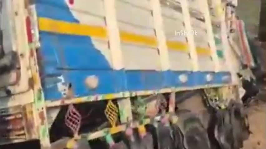 घोड़ासहन: घोड़ासहन बलान चौक के समीप पिकअप की हुई जबरदस्त टक्कर