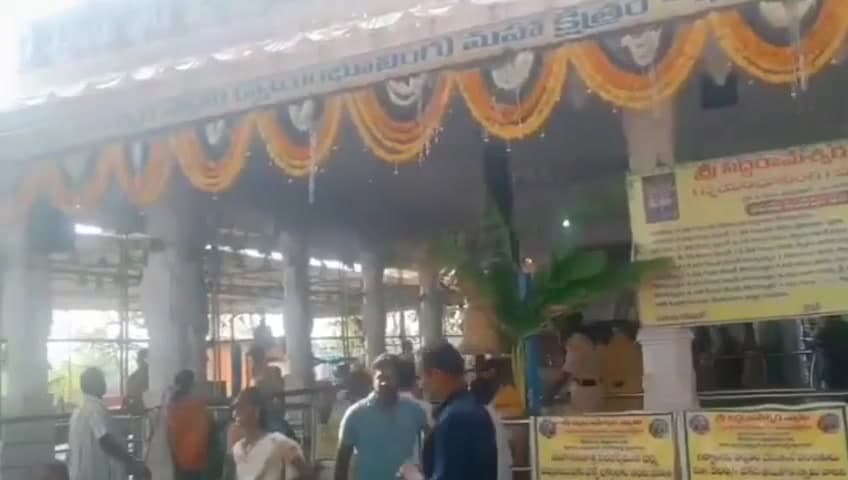 భిక్కనూర్: దక్షిణకాశీగా ప్రసిద్ధిగాంచిన సిద్దిరామేశ్వర ఆలయంలో శివనామ స్మరణతో మహాశివరాత్రి ప్రత్యేక పూజలు,అర్చనలు