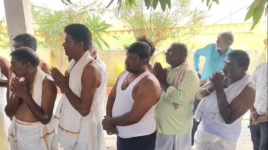 ఘన్​పూర్ ములుగు: లక్ష్మారెడ్డి పల్లి గ్రామంలోని అభయాంజనేయ స్వామి ఆలయంలో శివనామస్మరణలతో మారుమోగిన ఆలయం..