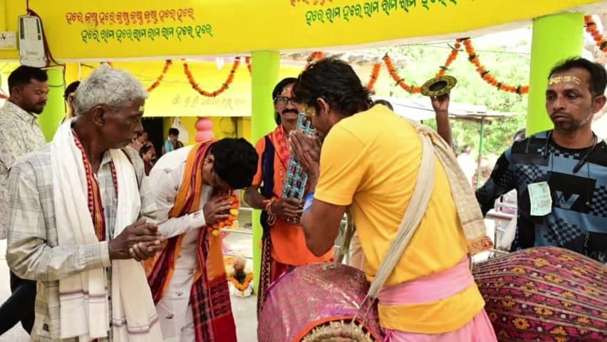 ଲୋଇସିଂହା: ବୁରୋମୁଣ୍ଡାରେ ଧବଳେଶ୍ଵର ବାବାଙ୍କ ନାମଯଜ୍ଞରେ ସ୍ୱାସ୍ଥ୍ୟମନ୍ତ୍ରୀ ଡା. ମୁକେଶ ମହାଲିଙ୍ଗ ସାମିଲ