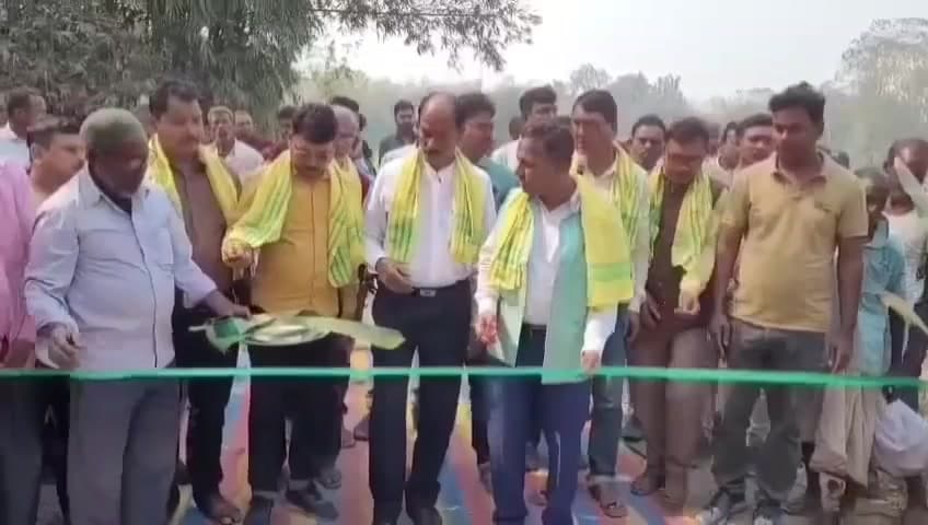 তুফানগঞ্জ ২: শালবাড়ি এলাকায় প্রায় ১ কোটি ১৬ লক্ষ টাকা ব্যয়ে ২ কিমি ৬০০ মিটার পাকা রাস্তার কাজের উদ্বোধন হলো