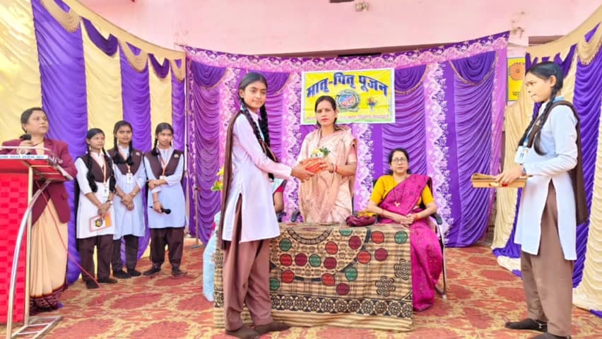 सरायपाली: सरस्वती शिशु मंदिर सरायपाली में मातृ-पितृ पूजन दिवस का आयोजन किया गया