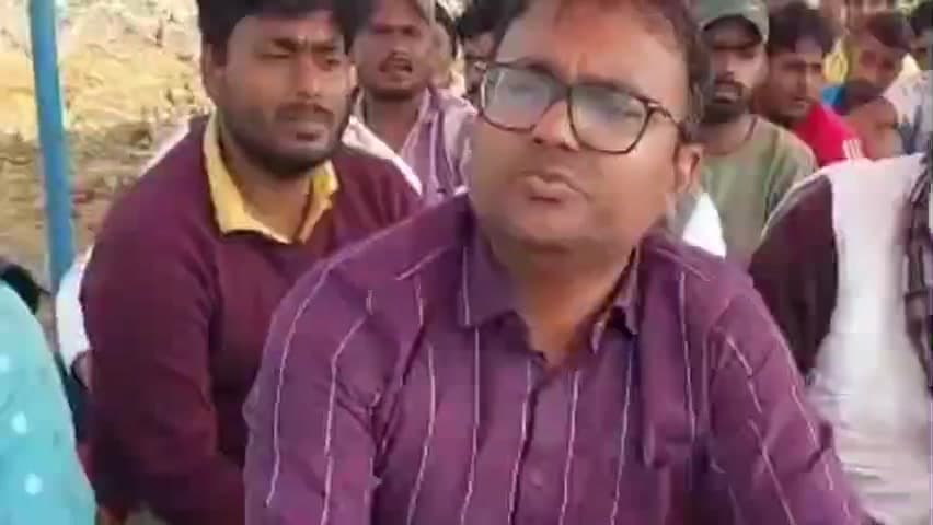 अगिआंव: नारायणपुर में खेल मैदान पर ‘घेरा’ का घमासान, चारदीवारी निर्माण के खिलाफ धरना, प्रशासन पर कब्जे का आरोप
