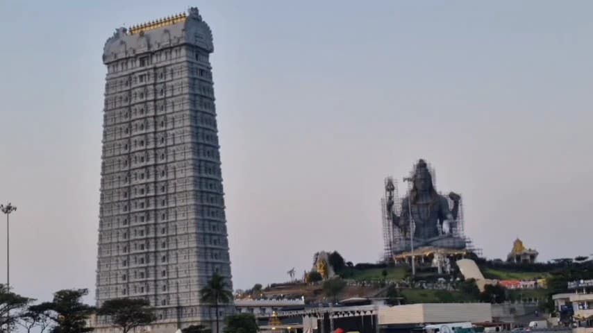 ಭಟ್ಕಳ: ಮುರುಡೇಶ್ವರದಲ್ಲಿ ಅಪಾರ ಜನಸಾಗರದ ನಡುವೆ ಶಿವರಾತ್ರಿ ಸಂಭ್ರಮ
