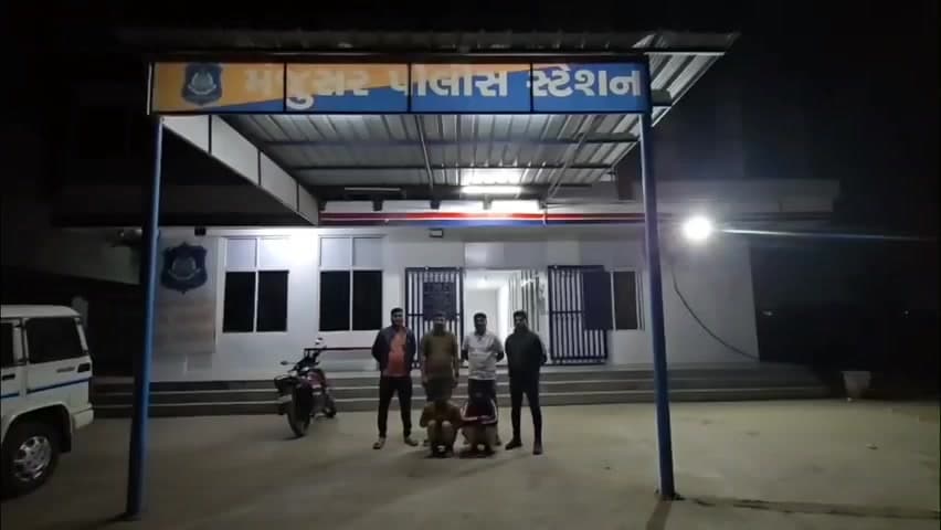સાવલી: LCBની મોટી કાર્યવાહી,વોશિંગ મશીન-ચીમનીની આડમાં કન્ટેનરમાં સંતાડી લઈ જવાતો મોટા પ્રમાણમાં શરાબનો જથ્થો ઝડપાયો