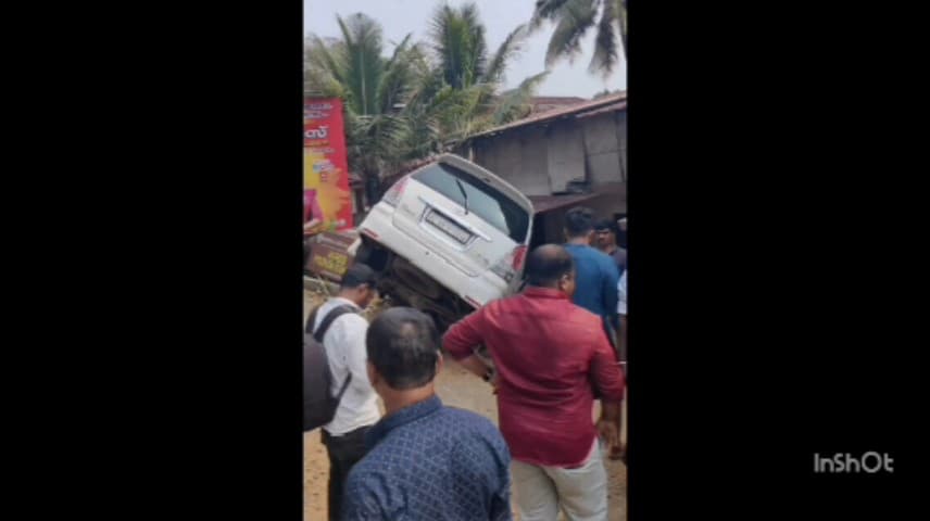 പുനലൂർ: പിറവന്തൂരിൽ ശബരിമല തീർത്ഥാടകരുടെ വാഹനം അപകടത്തിൽപ്പെട്ടു