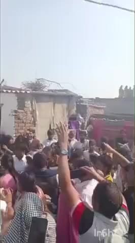 सिकंंदराबाद: ककोड़ थाना क्षेत्र के गांव सुनपेड़ा में बाल विवाह रुकवाने पर शादी समारोह में हुआ हंगामा, वीडियो हुआ वायरल